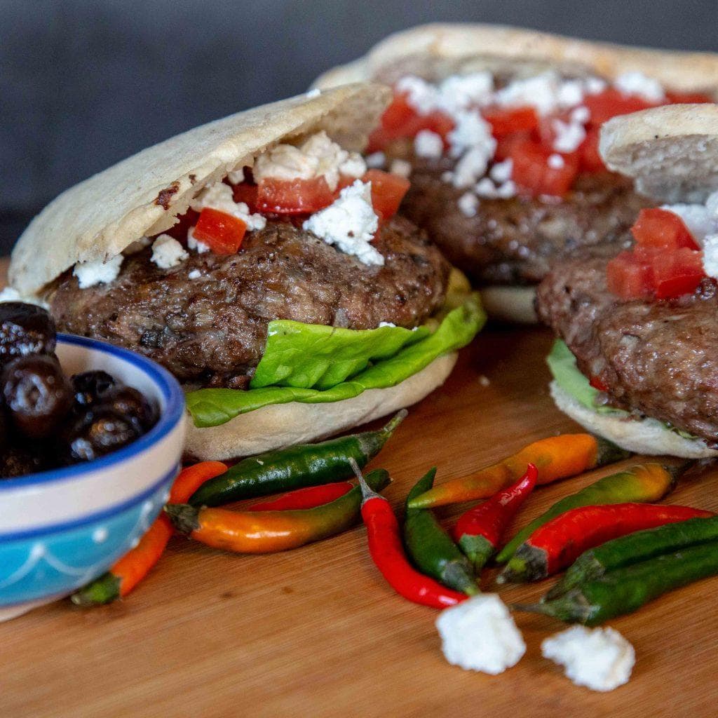 Spies van kippendijen met yoghurtsaus