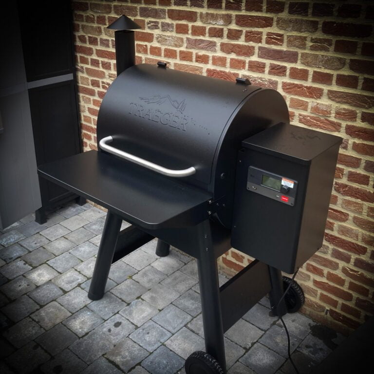 Traeger 575 Pro pellet grill